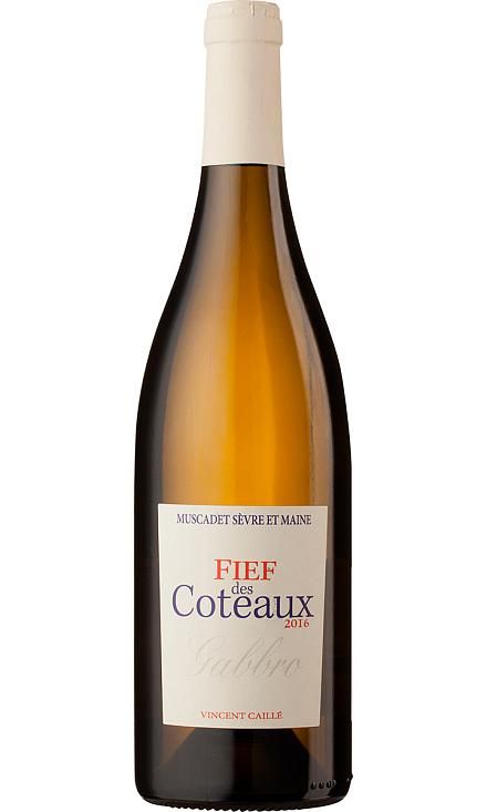 Вино
 белое «Fief des Coteaux, Muscadet Sèvre-et-Maine Sur Lie AOC»
 Vinsent Caillé 2016